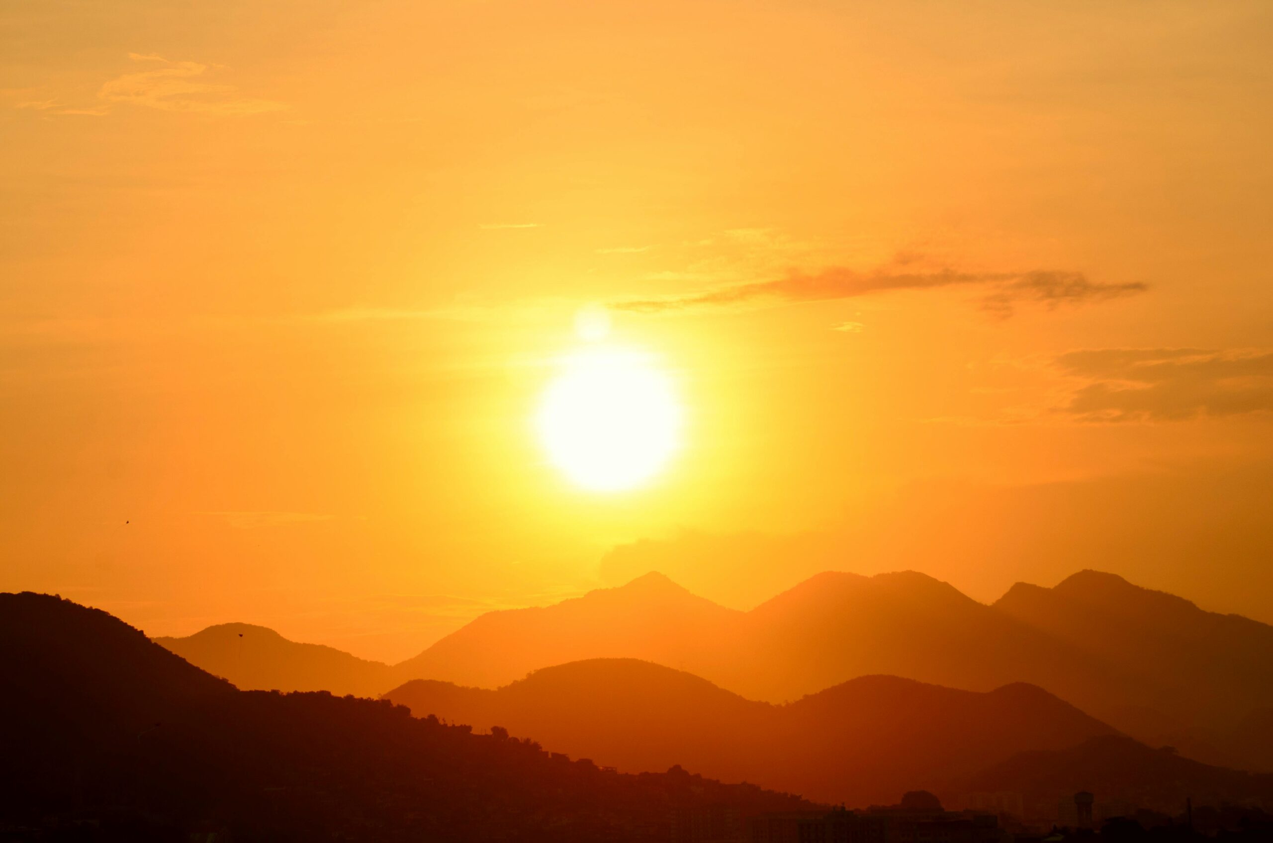 pexels-photo-585759-585759 | Архитектура Махариши Васту Stunning sunset over Rio de Janeiro's mountains, capturing the vibrant golden hues and silhouettes.